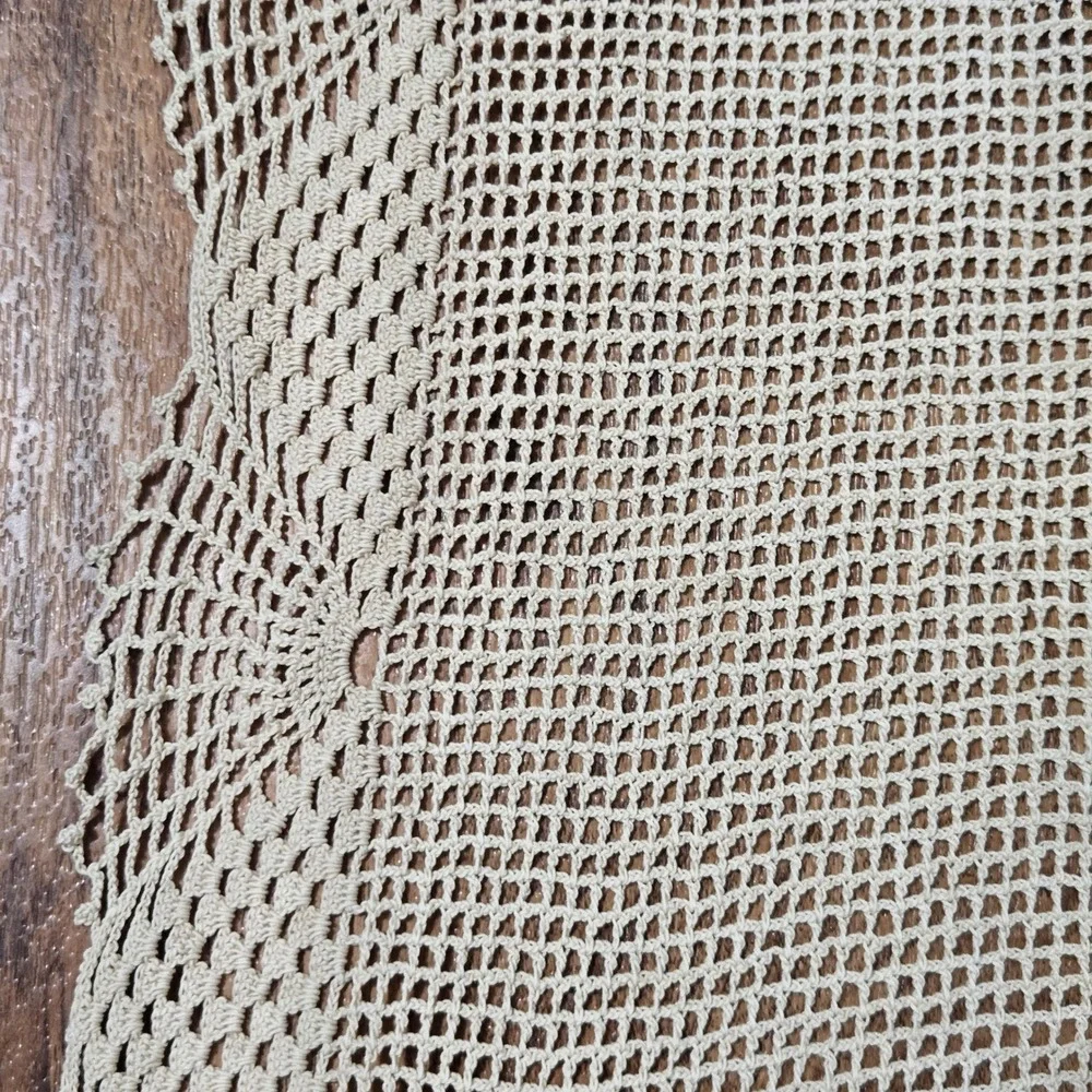Handmade‎ Crochet Table Runner Beige Scalloped Lace Trim 60x16 Vintage Farmhouse